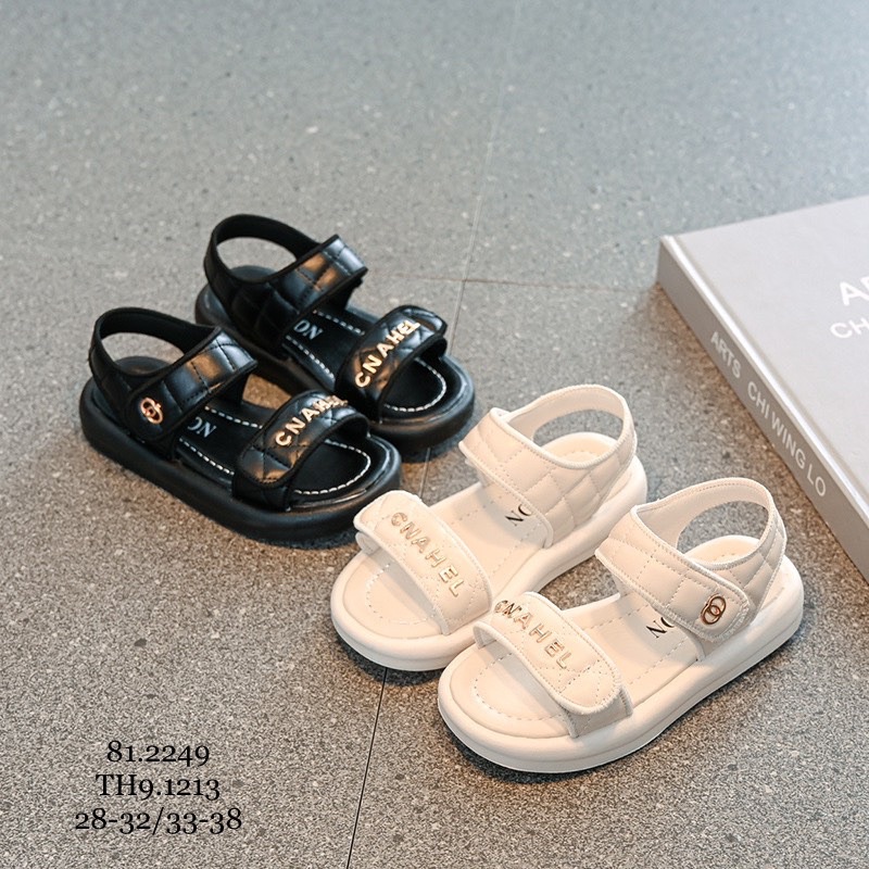 Dép quai hậu sandal cho bé gái từ 5 đến 15 tuổi. Hàng cao cấp đế nhẹ chất da đẹp. Màu đen và trắng thời trang.