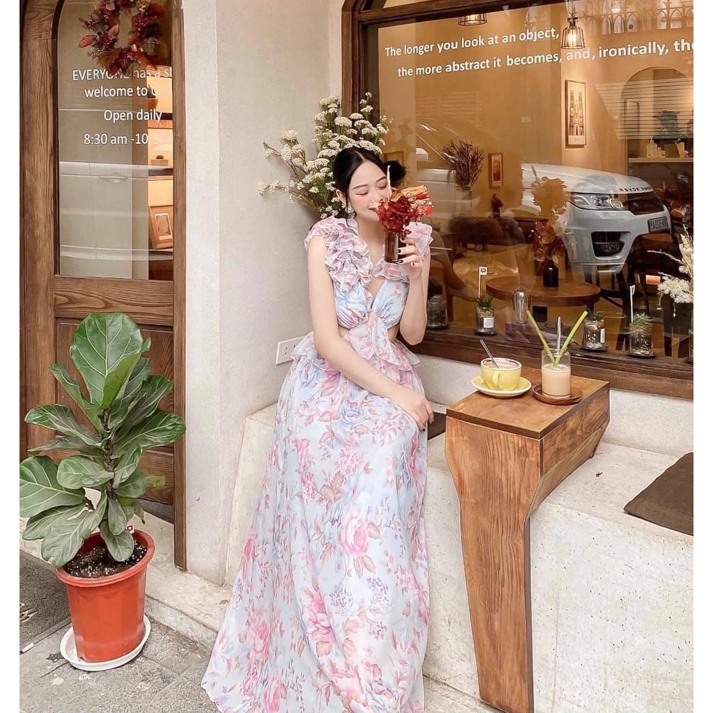 LINH CAVALI - Maxi trễ vai thắt nơ lưng.