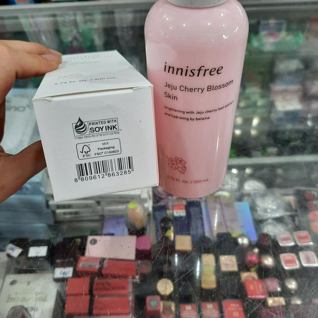 Nước Hoa Hồng Cho Da Khô Mụn Sạm Màu Innisfree Jeju Cherry Blossom 200ml