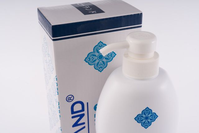 Sữa Dưỡng Thể Sáng Da Peiland 550ml