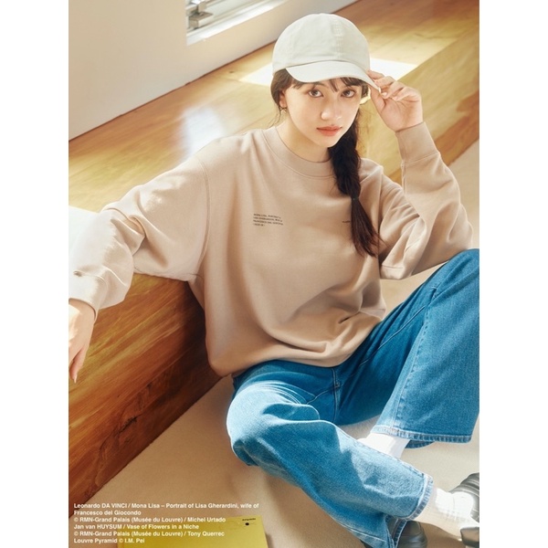 Áo nỉ da cá nữ cổ tròn thời trang, trẻ trung Mona Lisa dòng UT của UNIQLO