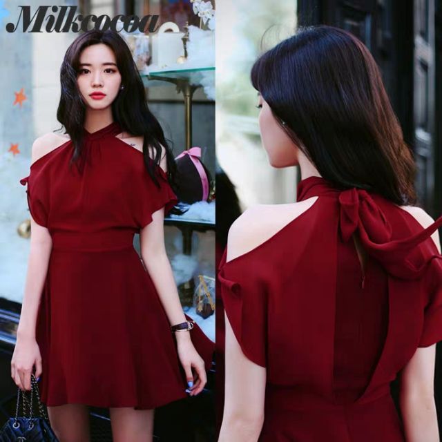Ảnh thật phía sau Đầm Khoét Vai Đỏ TK Milkcocoa