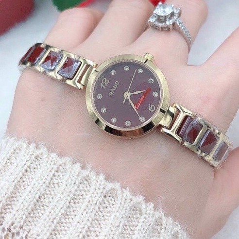 Đồng hồ Rado nữ, kính saphire chống xước, chống thấm nước mặt đính đá tính tế , dạng lắc xinh xắn