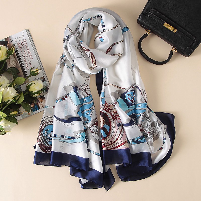 Khăn choàng cổ chất liệu thời trang dành cho nữ