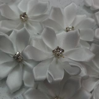 6 bông hoa lụa trắng trang trí hoặc làm handmade