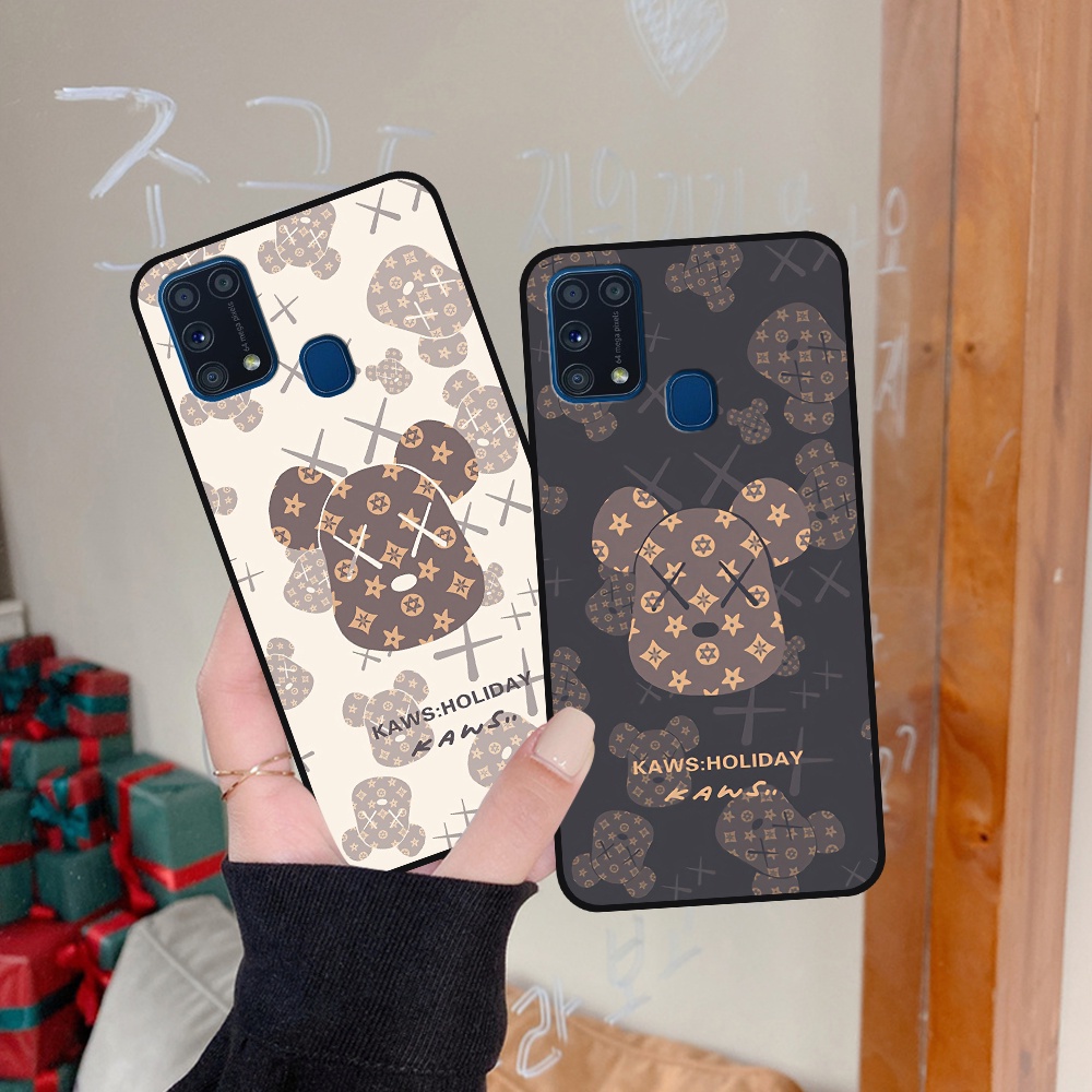 Ốp lưng Samsung M31 in hình họa tiết Mountain, Be@rbrick dễ thương (T13 - T18)