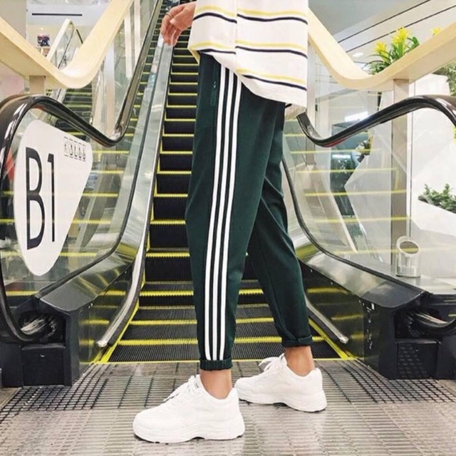 Quần 3 sọc thể thao quần 3 line xanh lá đậm Guy Unisex ống xuông chất đẹp | BigBuy360 - bigbuy360.vn