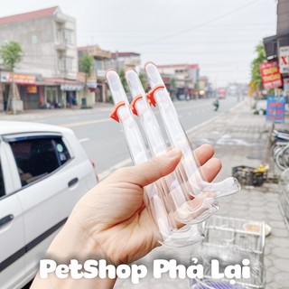 Cóng thủy tinh đựng nước