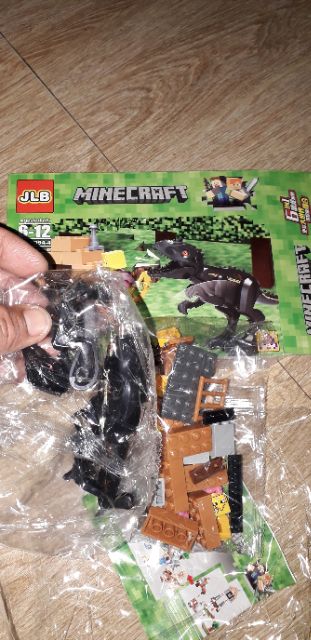 Lắp ráp 1 hộp LegoMineCraft đại chiến Khủng long 3D94