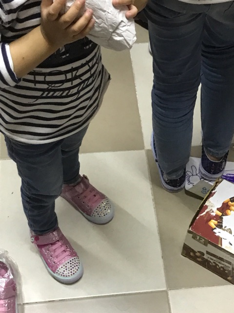 Giày Skechers đèn nháy bé gái