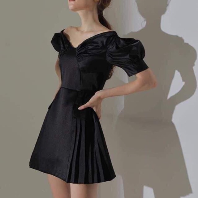 Váy colin size s và quần uni