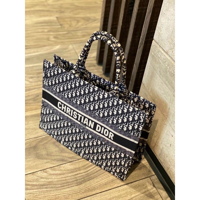 TÚI DI OR SIZE 41 ĐỰNG CẢ THỂ GIỚI