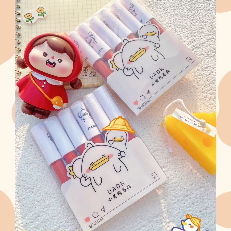 Bộ 6 Son Môi Dadk Chất Nhung Lì Thiết Kế Hình Chú Vịt Vàng Dễ Thương