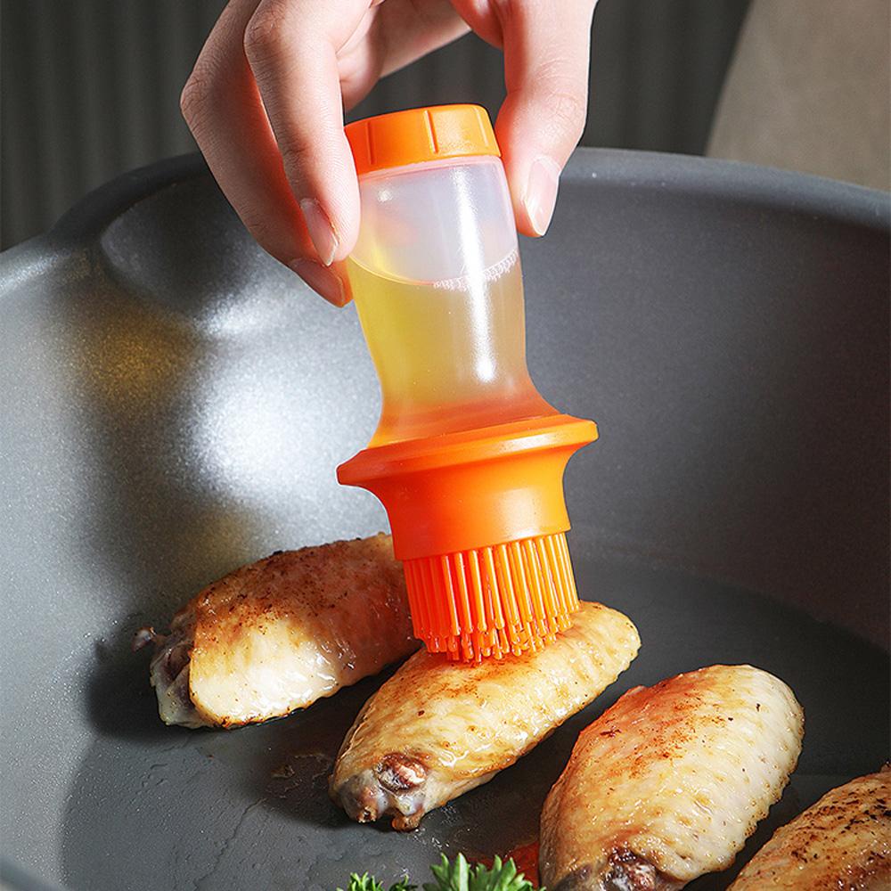 Bình Đựng Dầu Có Cọ Phết Chịu Nhiệt Dùng Nướng BBQ Tiện Dụng