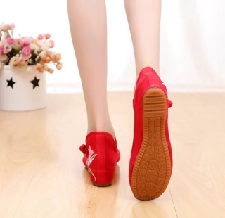 Giày vải thêu hoa ly ( hàng oder ko có sẵn)