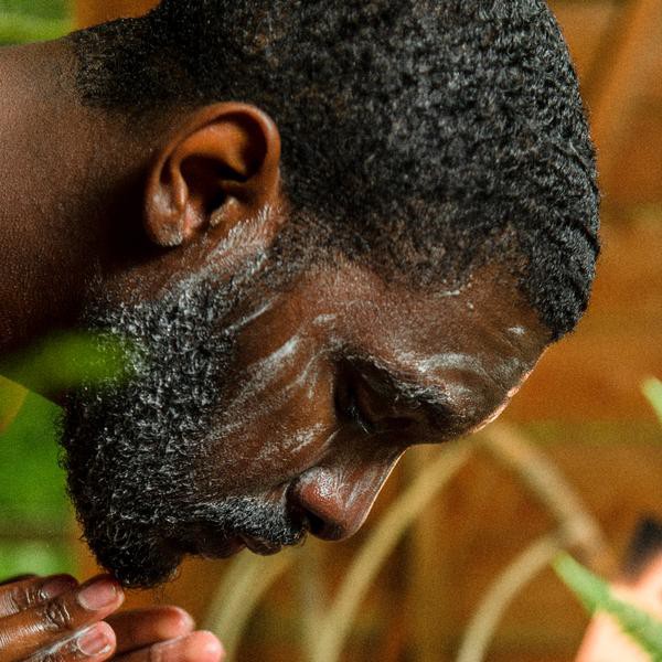 Sữa Rửa Mặt Tẩy Tế Bào Chết ManCave Charcoal Face Scrub  100ML