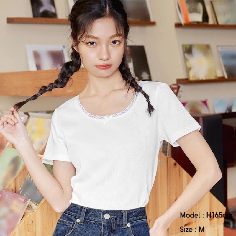 Áo thun tăm nữ cổ tròn ren ngắn tay dễ thương của GU - Nhật