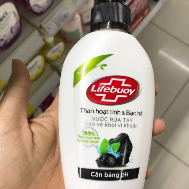 Nước rửa tay lifebuoy than hoạt tính & bạc hà 180g