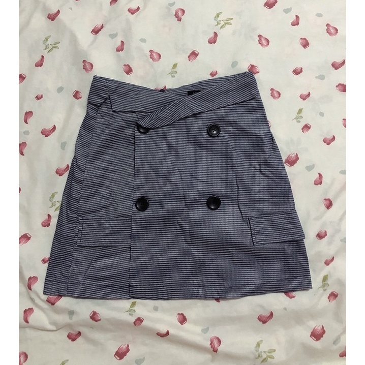 Pass chân váy ngắn