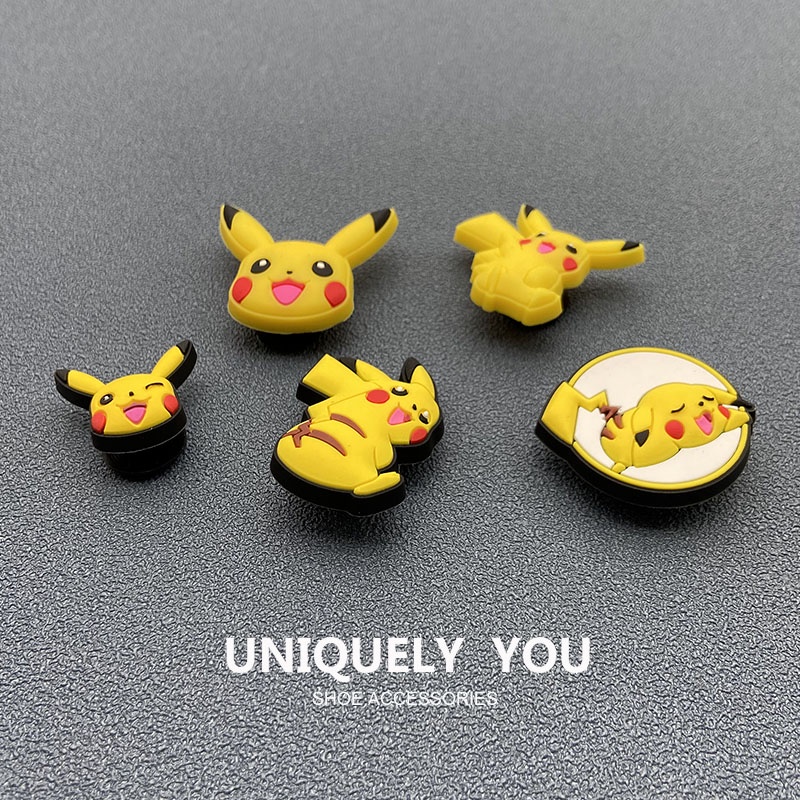 Dép crocs / jibbitz charms Họa Tiết Hoạt Hình Pikachu Thời Trang Trang Trí