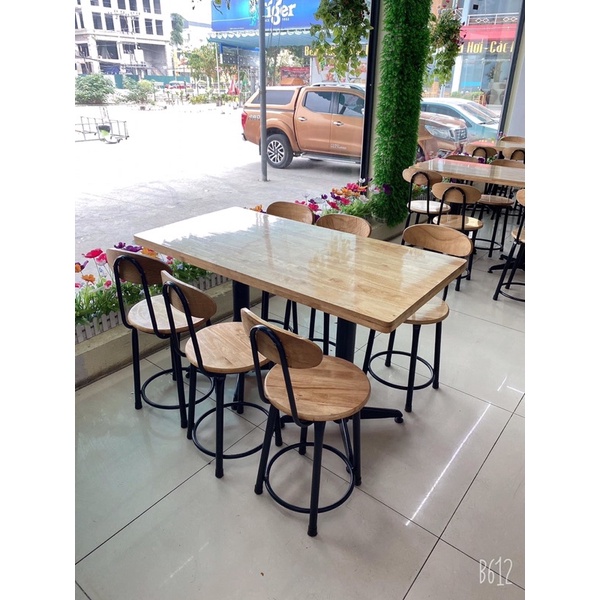 Combo bàn ghế dành cho quán cafe, trà chanh, đồ ăn nhanh gỗ cao su chân sắt sơn tĩnh điện