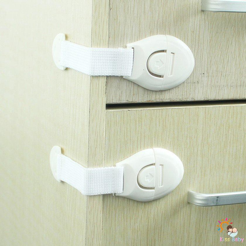 Khóa gài chặn cửa tủ an toàn tiện lợi cho bé