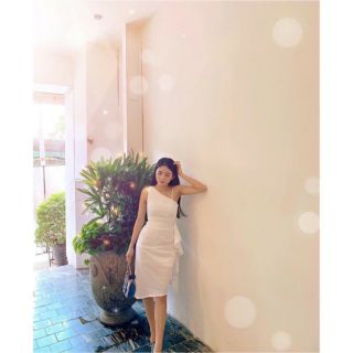 ĐẦM LỆCH VAI NHÚN BÈO