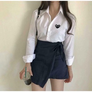 Áo sơ mi trắng thêu tim đen