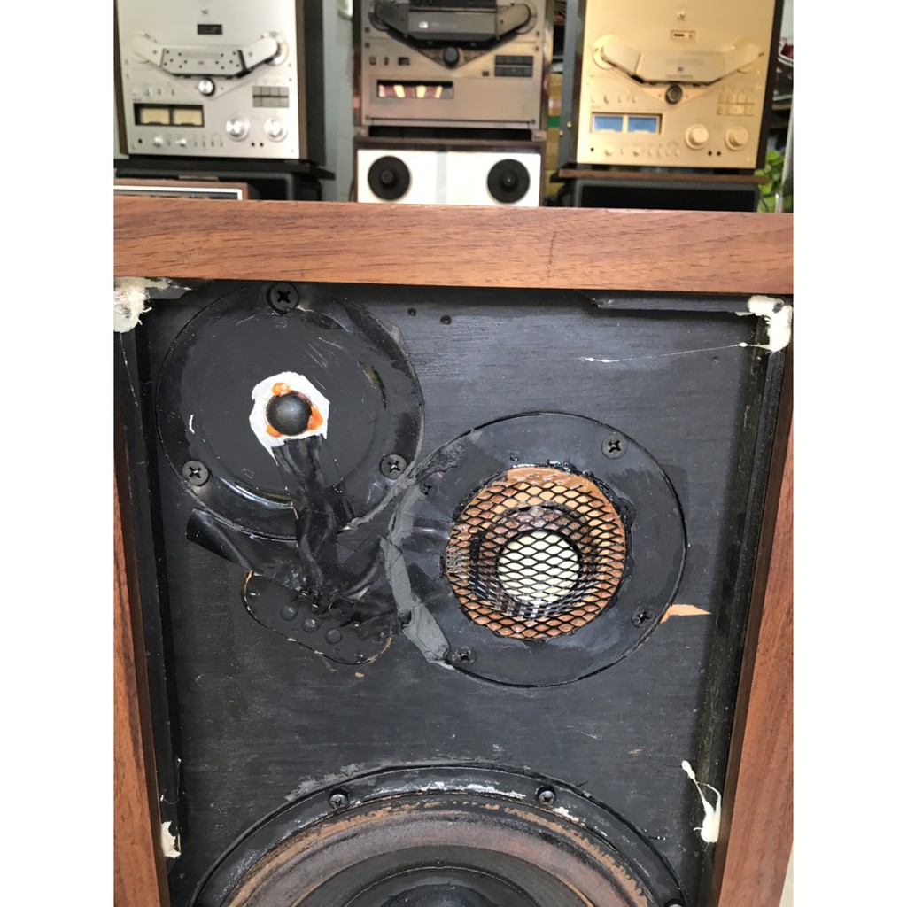 Loa Ar3a căng vải trắng