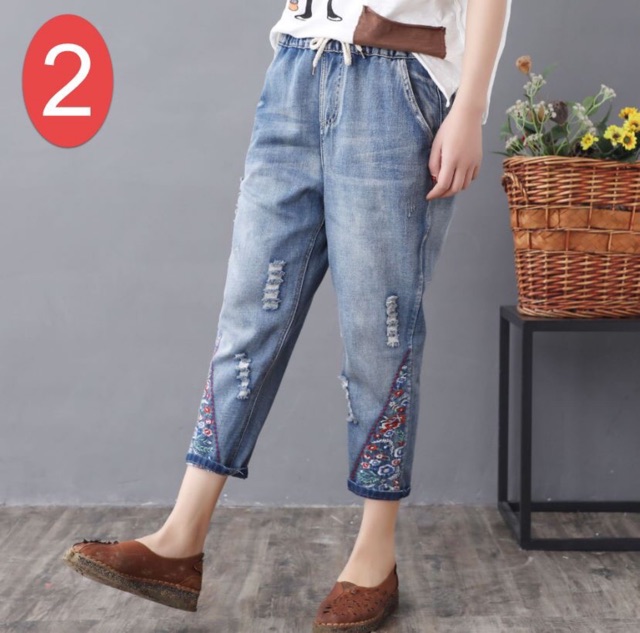 Quần bò lỡ thêu hoa | BigBuy360 - bigbuy360.vn