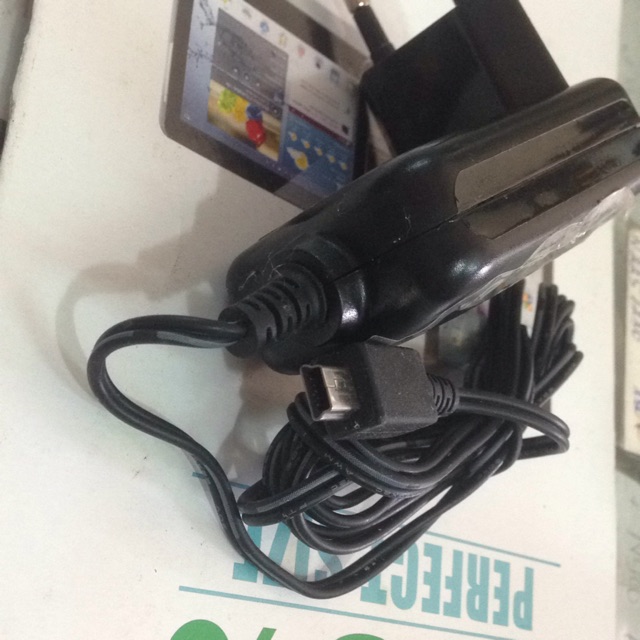 Sạc điện thoại chân hình thang dùng cho qmobile, motorola V3/V3i(không bảo hành) 40k/cái