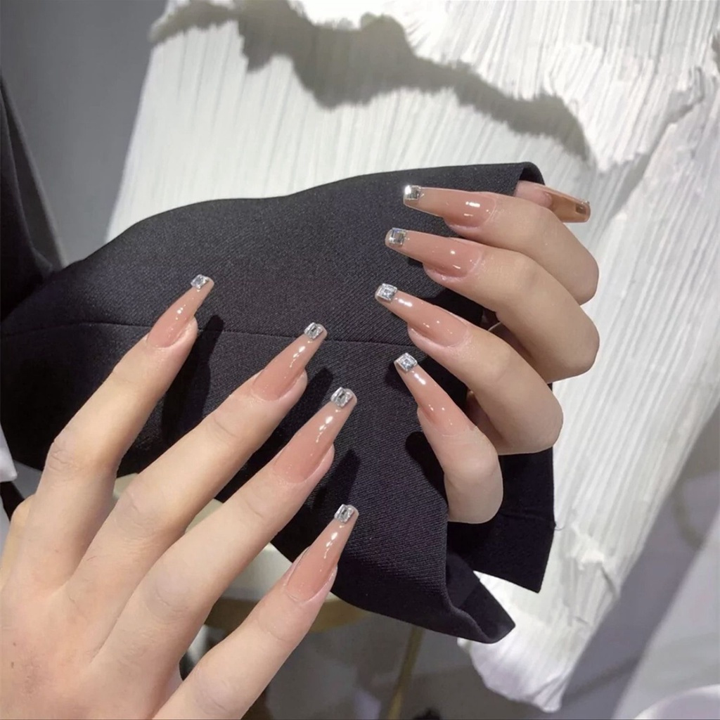 [Hàng mới về] Set 24 móng tay giả kèm keo nhấn thời trang dành cho nữ