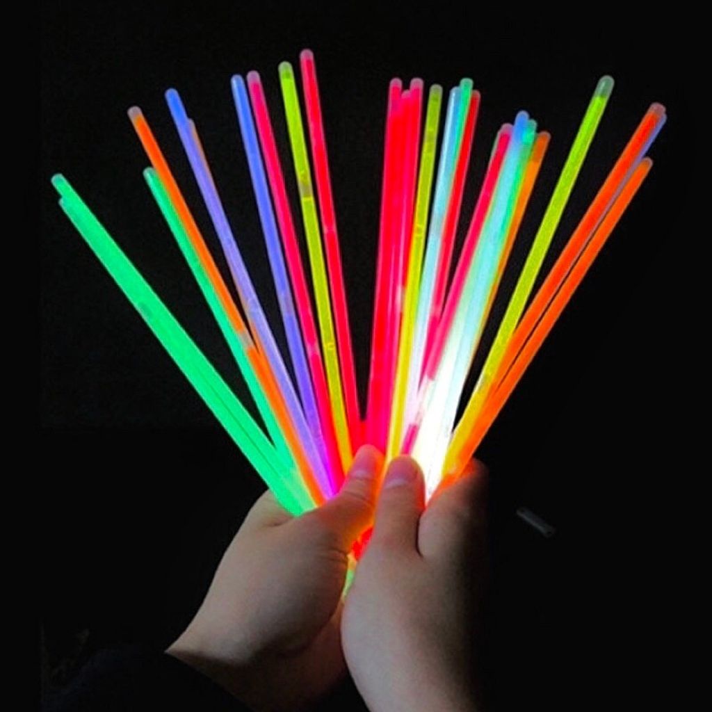 Hộp 100 que phát sáng vòng tay dạ quang phát sáng neon nhiều màu sắc chơi đêm dạ hội cho giới trẻ