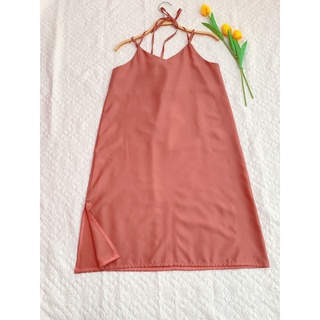 Đầm 2 dây chéo xẻ tà