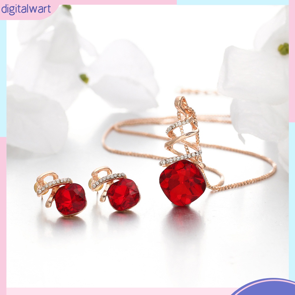 Dây Chuyền Và Đôi Khuyên Tai Thiết Kế Duyên Dáng