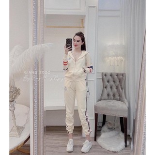 Bộ thể thao màu kem