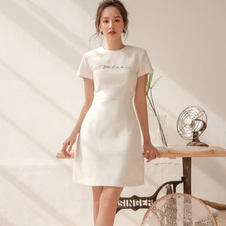 Đầm dự tiệc thanh lịch trắng tinh khôi Classic