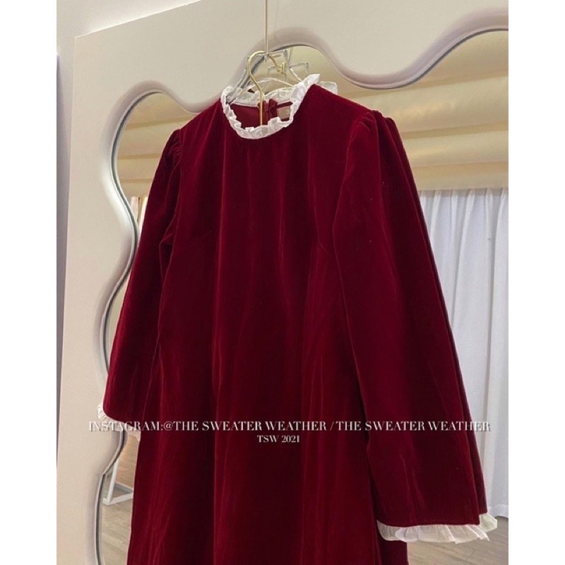 SET Áo dài đỏ nhung cổ bèo kèm chân váy lụa mềm trắng | BigBuy360 - bigbuy360.vn