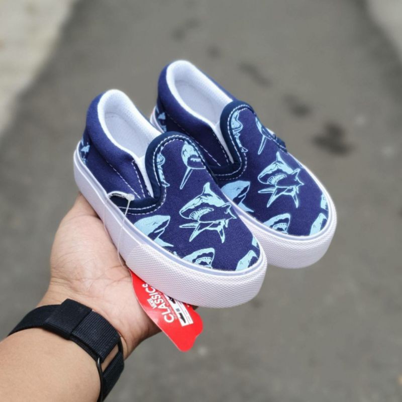 Giày Thể Thao Vans Hình Cá Mập Cho Bé