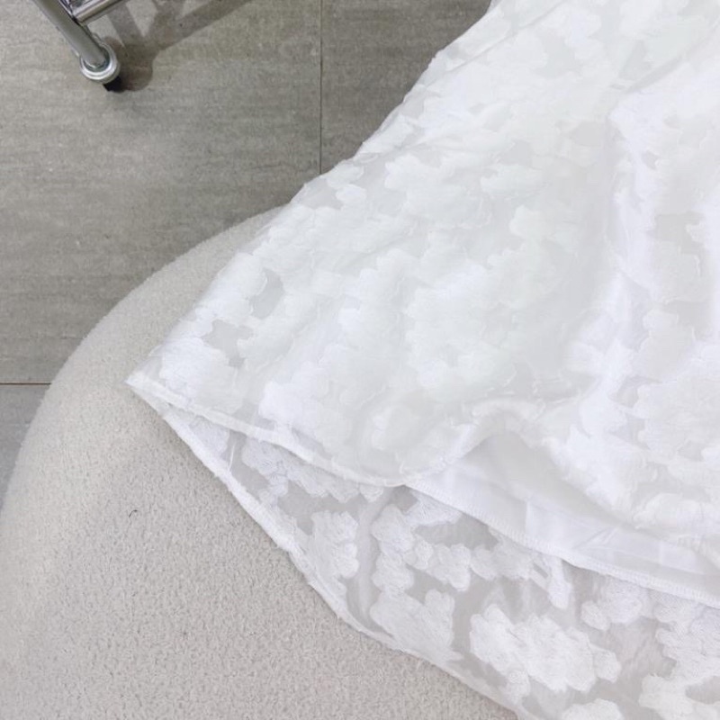 Đầm cổ yếm phối hoa bèo