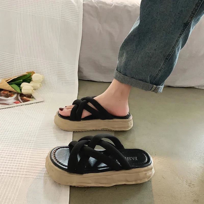 Dép Sandal Mùa Hè Đế Dày Phong Cách Mới Dễ Phối Đồ Cho Nữ