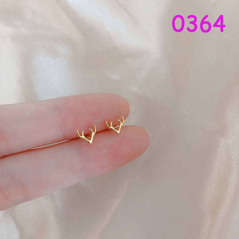 Đôi bông tai màu vàng hình trái tim/ hoa phong cách Hàn Quốc ngọt ngào