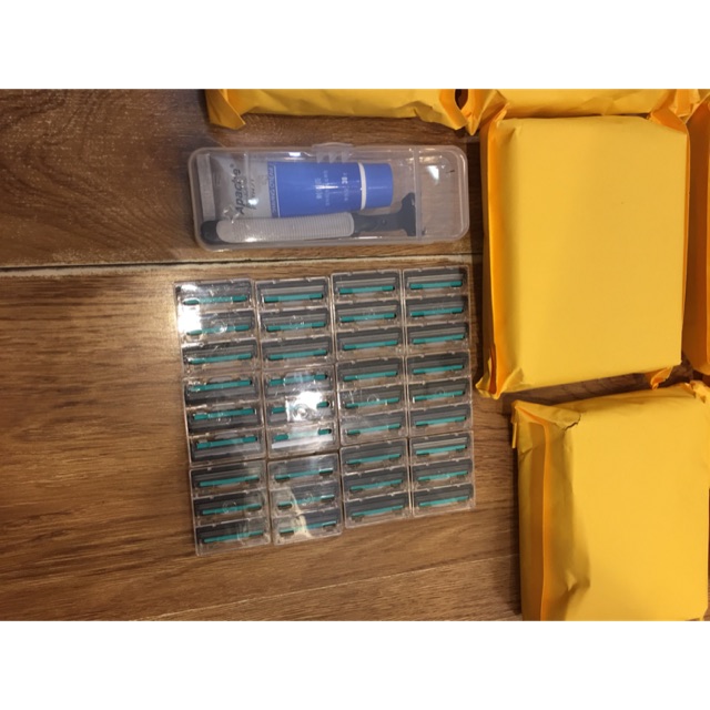 Set dao cạo về trả khách