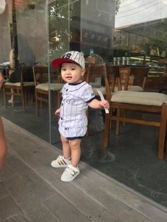 Giày thể thao mũi sò