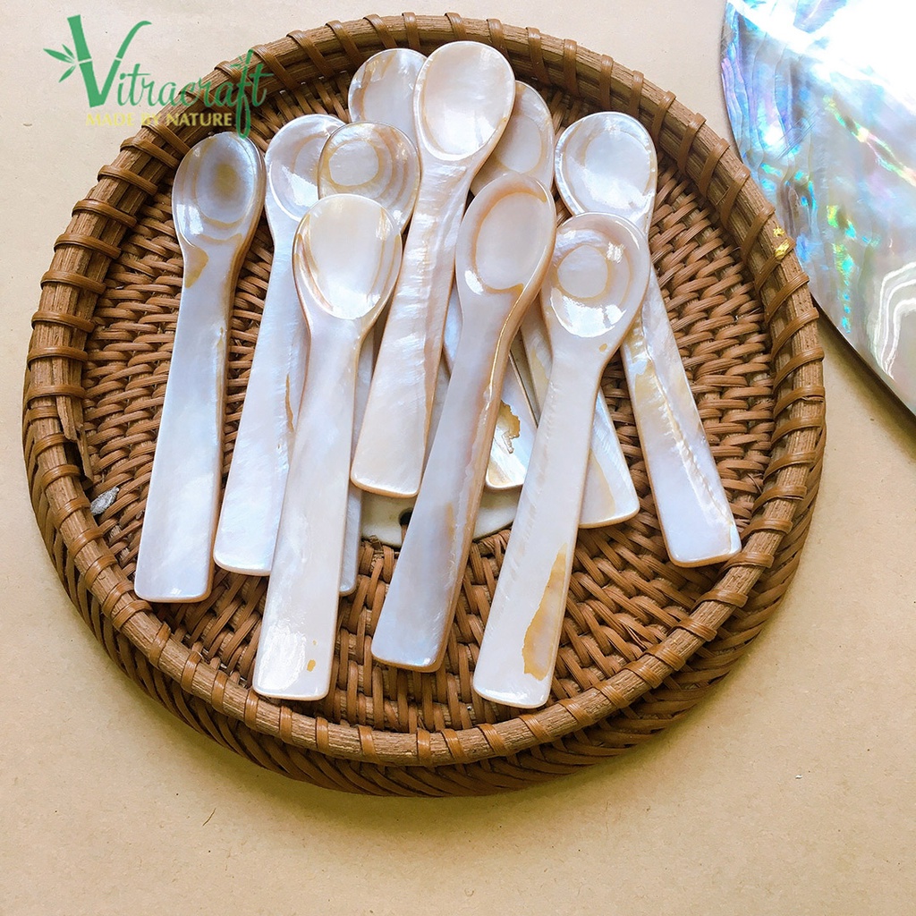 Bộ thìa vỏ trai hồng mài bóng cao cấp sử dụng ăn bánh kem, sữa chua. Ngoài ra sử dụng để lấy kem dưỡng da.