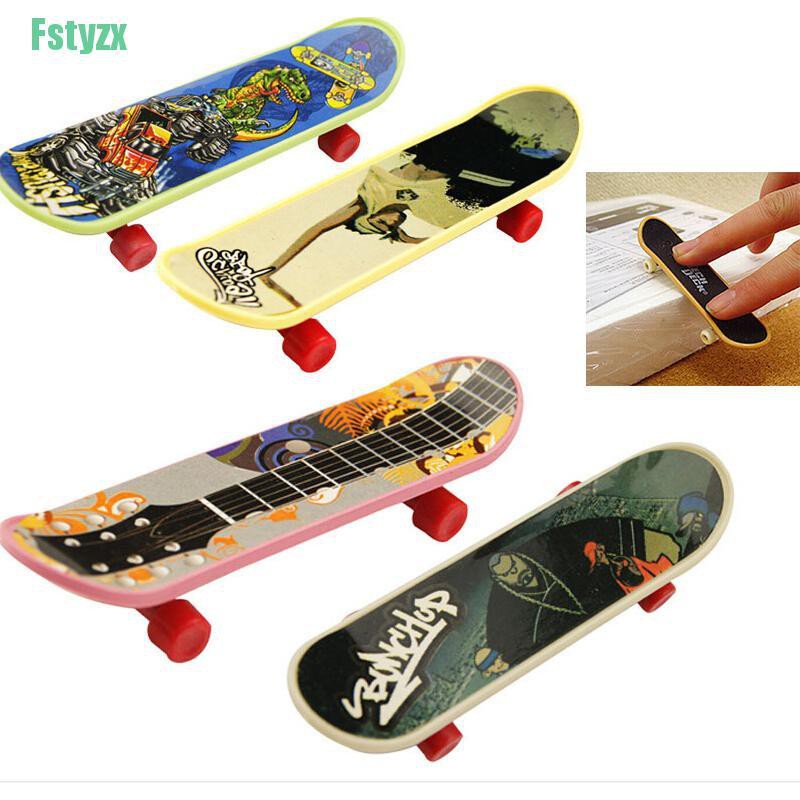 fstyzx 1X Mini Finger Board Skateboard Novelty Kids Boys Girls Toy Gift for Party 3.7&quot;