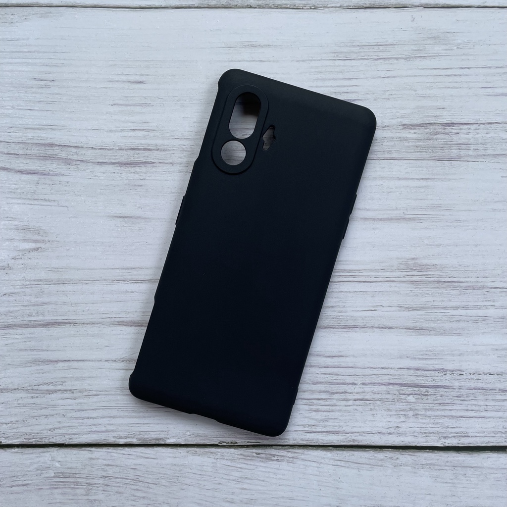 Ốp lưng silicon đen cho Xiaomi Redmi K40 Gaming không bám vân tay, có gờ bảo vệ camera.