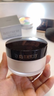 Phấn phủ Laura mercier
