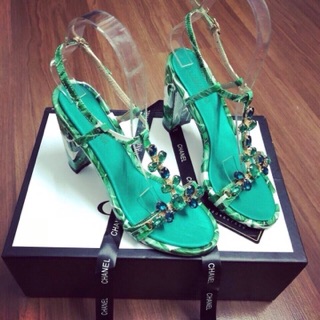 Giày sandal đính đá gót vuông