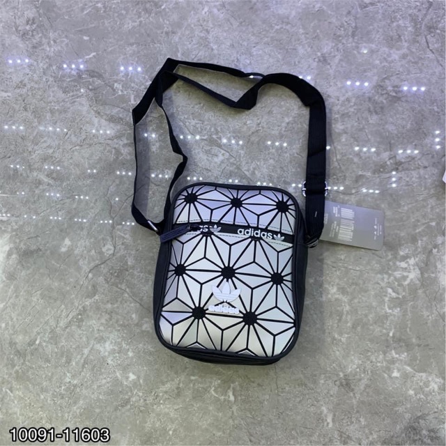 Túi đeo chéo nổi hình khối 3D phản quang hot